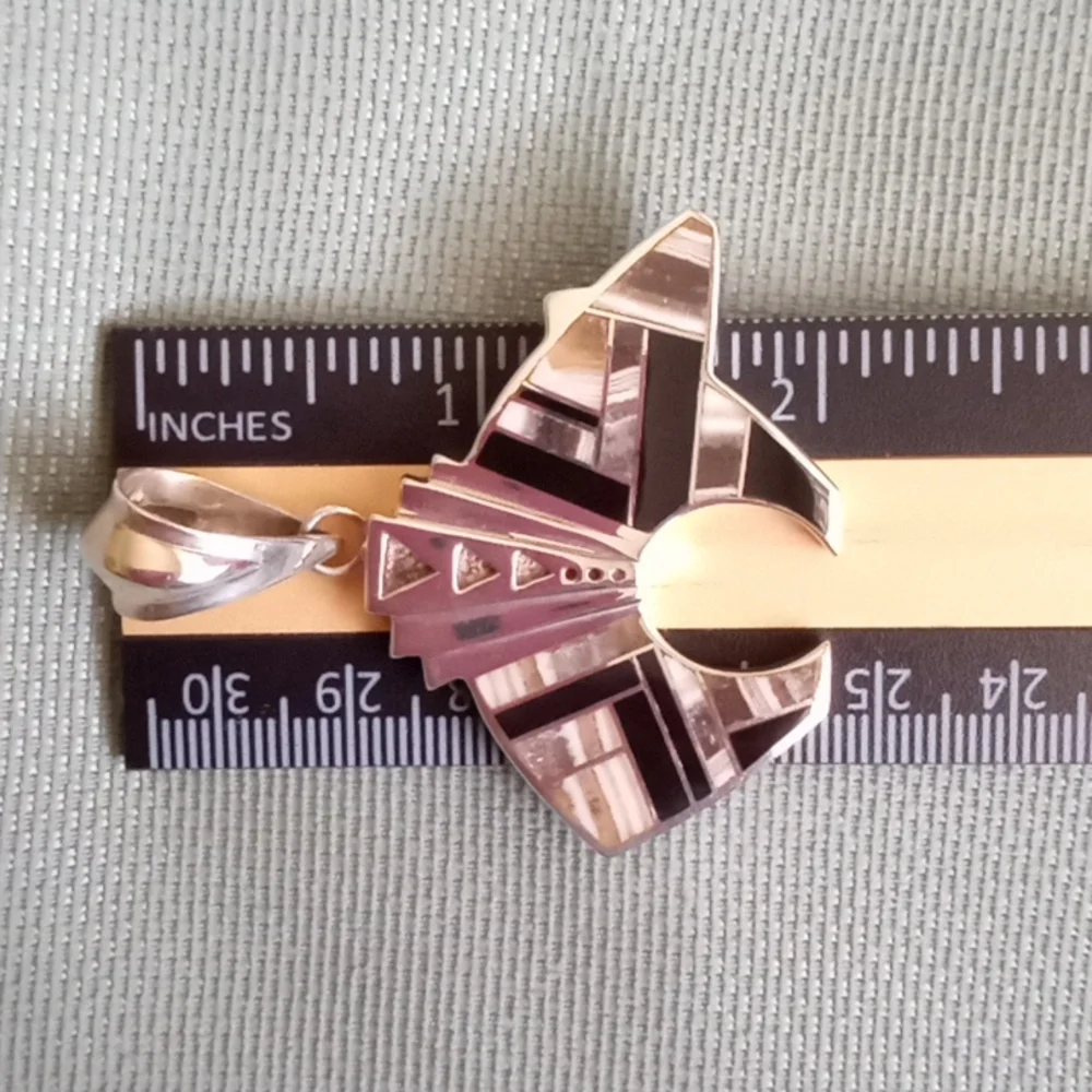 NATIVE AMERICAN INLAY BLACK ONYX AND SHELL TUXEDO BEAR PENDANT - Picture 6 of 8